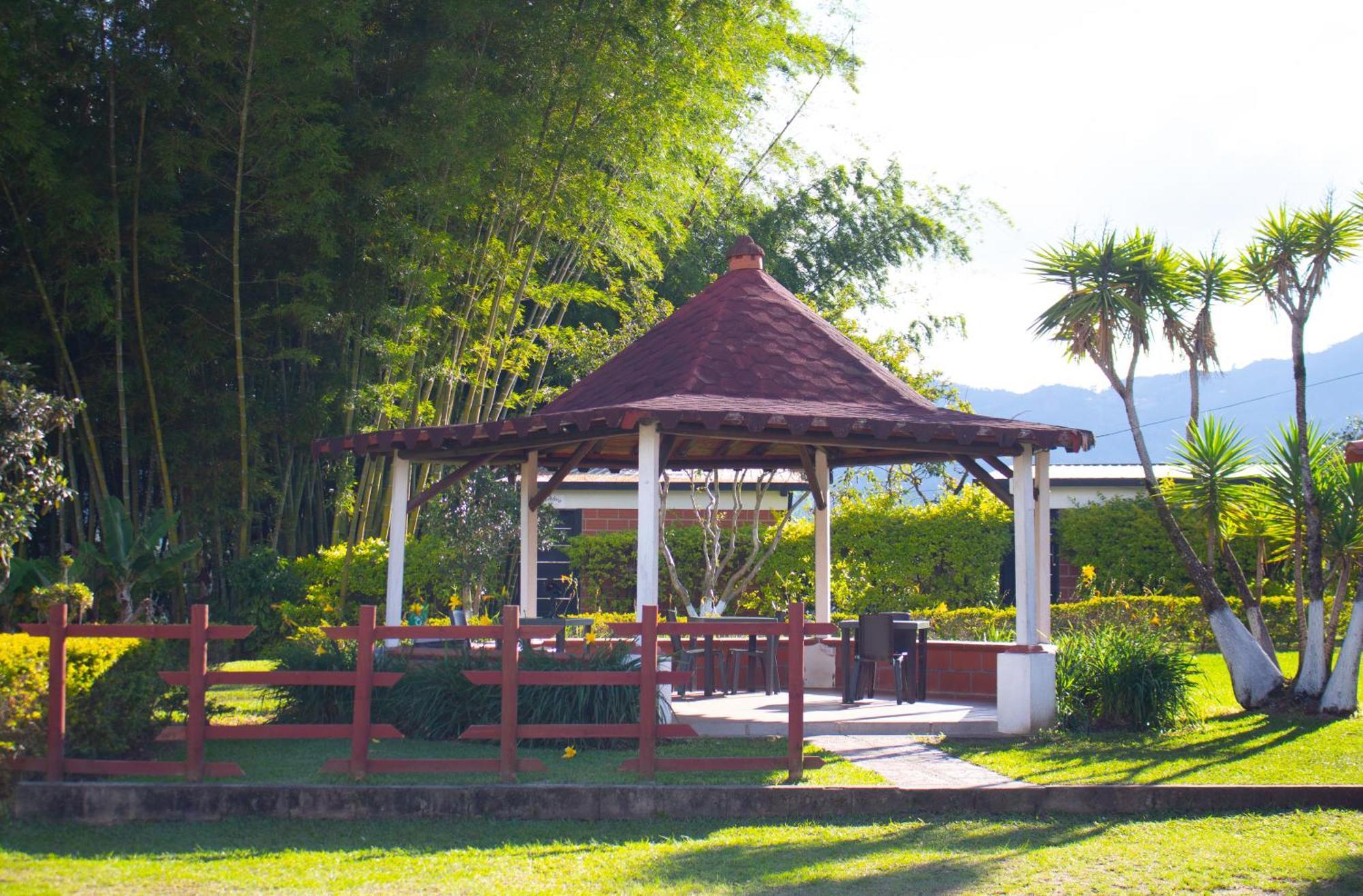 Hotel Campestre Alto Lindo En Guatapé מראה חיצוני תמונה